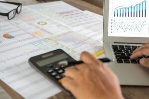 Leia mais sobre o artigo Barreiras tarifárias e não tarifárias: entenda a diferença e como afetam as negociações internacionais